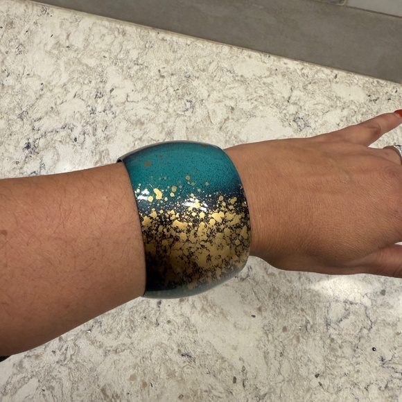 Oversized Bracelet with teal and gold splattered design - Picture 6 of 6